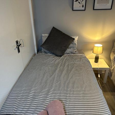 Wembley Serviced Apartment, 20Mins From Central Лондон Екстериор снимка